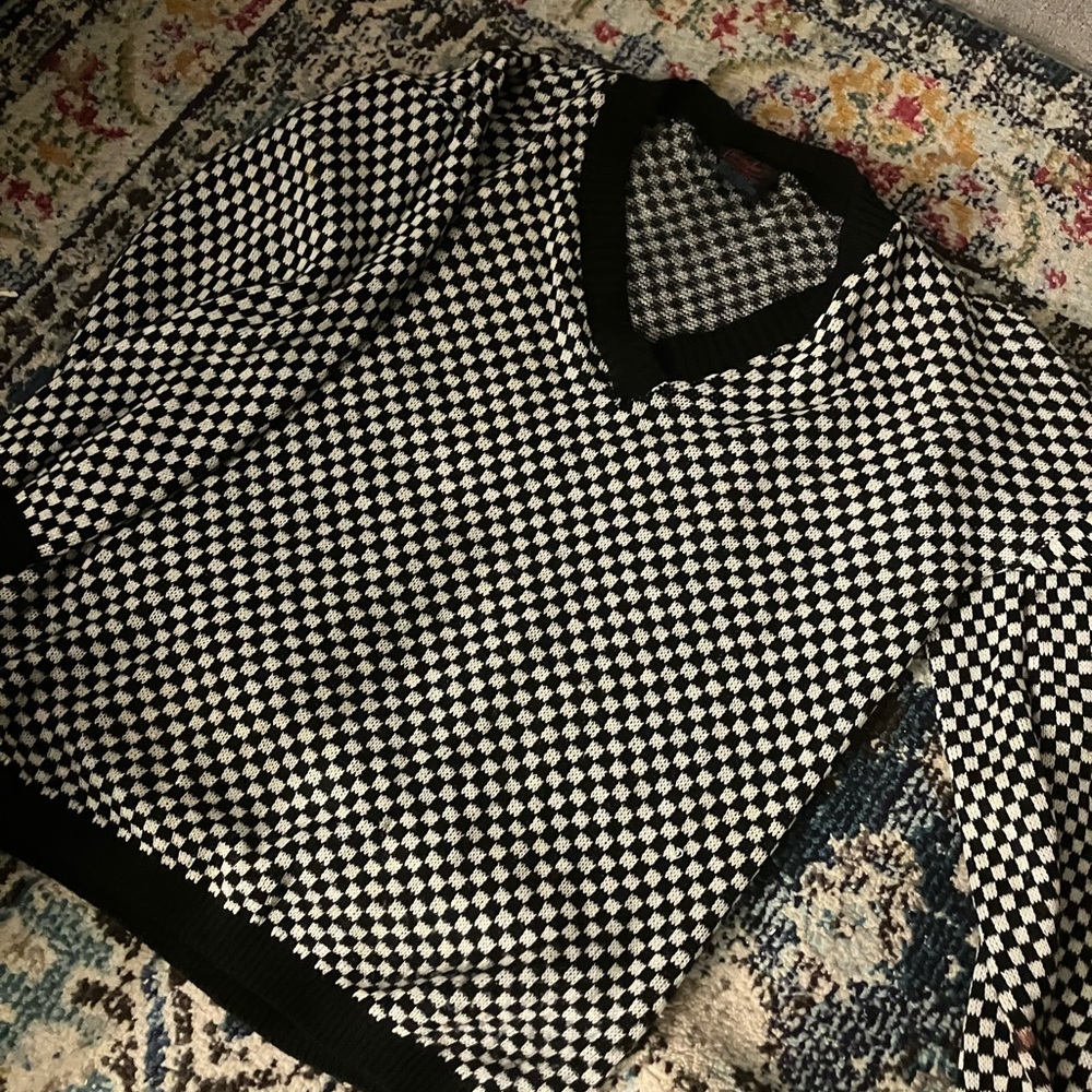 Men/woman Black and White Checkered Sweater
